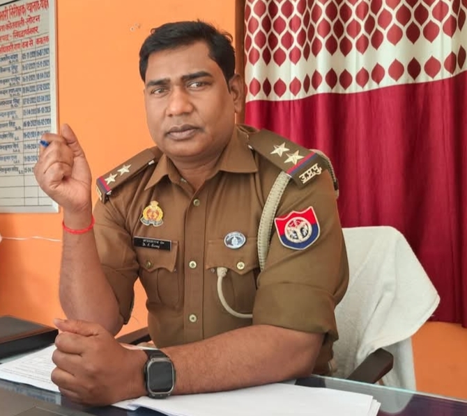 छात्र की मौत से भड़का गुस्सा, सड़क पर शव रखकर प्रदर्शन, SP ने लिया सख्त फैसला: