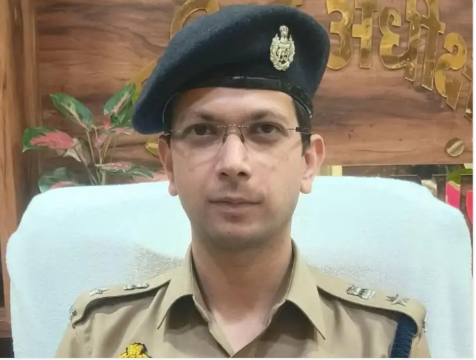 पुलिस विभाग में तबादला एक्सप्रेस, 8 पुलिसकर्मी भेजे गए पुलिस लाइन: