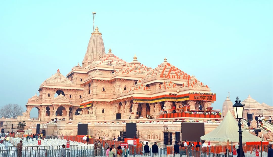 राम मंदिर के चढ़ावे में गड़बड़ी का आरोप, युवक हिरासत में, 10 लाख रुपये बरामद: