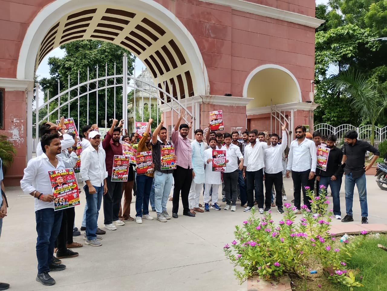 लखनऊ विश्वविद्यालय से PDA Youth Meet Up अभियान का आगाज, शिक्षा-रोजगार पर हुई चर्चा: